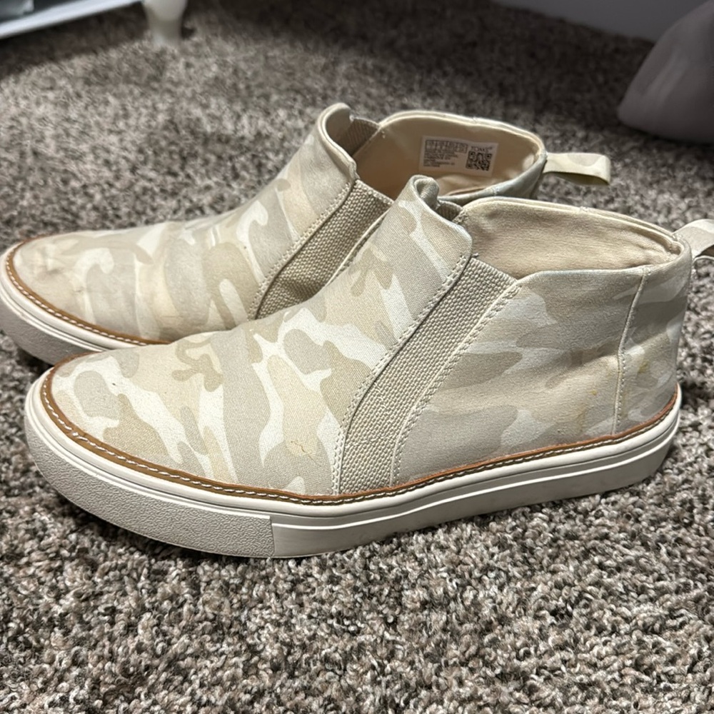 Tom’s camo high top